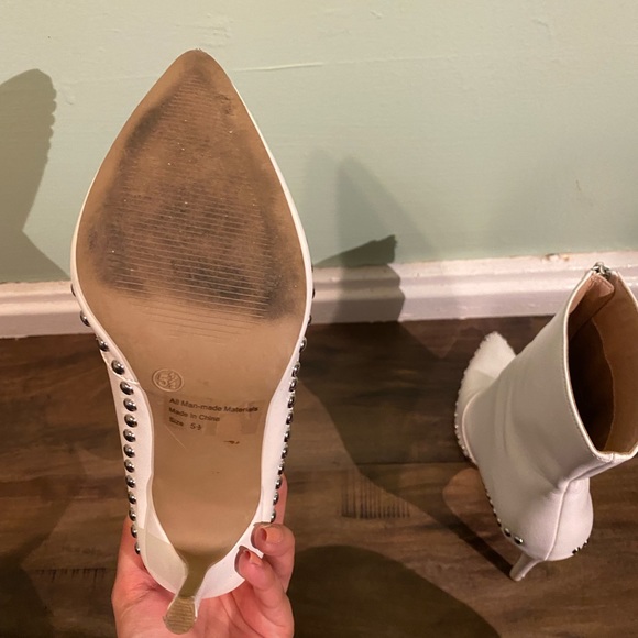 Used white booties 5.5 - Picture 2 of 4